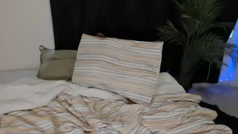 Snapshot of melaninmelanix chatting on January 2025 05:28:01 PM melaninmelanix online show from January 2025 05:28:01 PM