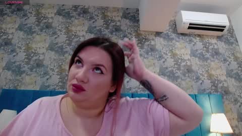Snapshot of melanniebrown chatting on December 2024 04:37:01 PM melanniebrown online show from December 2024 04:37:01 PM
