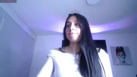 Snapshot of melanny_petite chatting on June 2026 01:02:01 PM melanny_petite online show from June 2026 01:02:01 PM