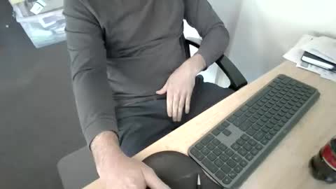 Snapshot of melbguy_075 chatting on May 2026 04:39:02 AM melbguy_075 online show from May 2026 04:39:02 AM