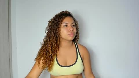Snapshot of melinamartins chatting on May 2026 09:27:01 PM M E L I N A online show from May 2026 09:27:01 PM