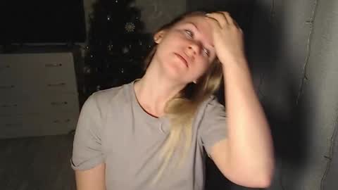 Melissa  Ray online show from January 2025 05:28:01 PM