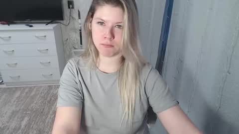 Melissa  Ray online show from February 2025 02:39:01 AM