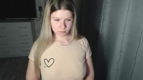 Melissa  Ray online show from February 2025 05:09:01 PM