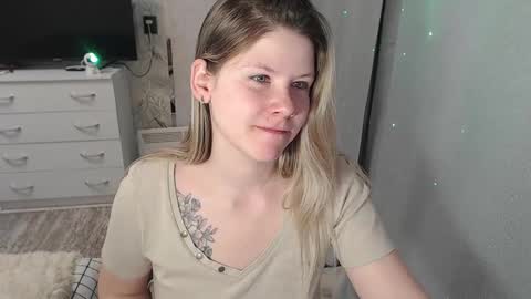 Melissa  Ray online show from March 2025 05:17:02 PM