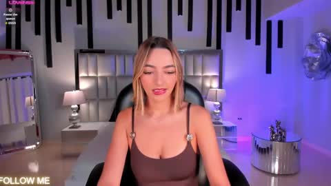 Snapshot of melissamoore_ chatting on April 2026 10:07:01 AM Call me Meli online show from April 2026 10:07:01 AM