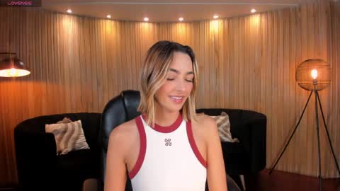 Snapshot of melissamoore_ chatting on May 2026 08:52:01 AM Call me Meli online show from May 2026 08:52:01 AM