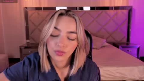 Snapshot of melissamoore_ chatting on May 2026 09:36:02 AM Call me Meli online show from May 2026 09:36:02 AM