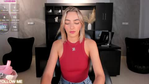 Snapshot of melissamoore_ chatting on May 2026 10:01:01 AM Call me Meli online show from May 2026 10:01:01 AM
