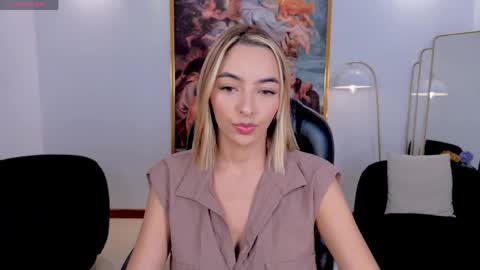 Snapshot of melissamoore_ chatting on May 2026 09:35:01 AM Call me Meli online show from May 2026 09:35:01 AM