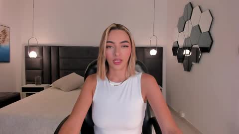 Snapshot of melissamoore_ chatting on May 2026 09:27:02 AM Call me Meli online show from May 2026 09:27:02 AM