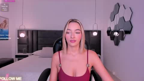 Snapshot of melissamoore_ chatting on May 2026 10:00:02 AM Call me Meli online show from May 2026 10:00:02 AM