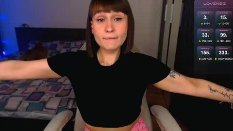 Snapshot of mellovell chatting on May 2026 01:10:01 AM Mel online show from May 2026 01:10:01 AM