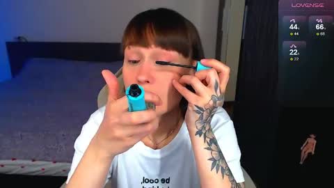 Snapshot of mellovell chatting on May 2026 11:32:02 PM Mel online show from May 2026 11:32:02 PM