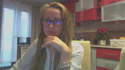 Melly online show from December 2024 12:33:01 PM