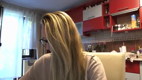 Melly online show from September 2025 06:25:02 AM