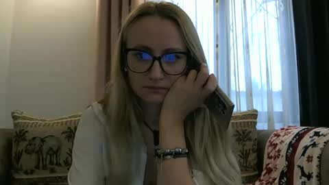 Melly online show from November 2025 07:18:02 AM