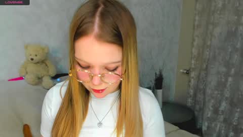 MelMooon online show from January 2025 04:47:01 PM