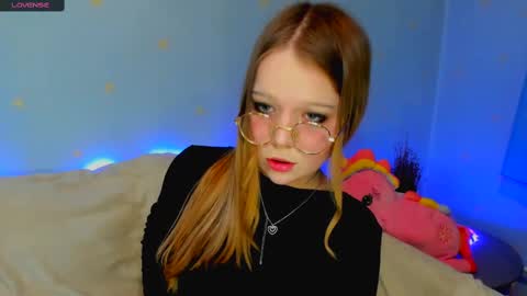 MelMooon online show from February 2025 06:59:01 PM