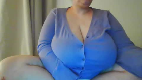Snapshot of melobigboobs chatting on January 2025 10:08:02 PM melobigboobs online show from January 2025 10:08:02 PM