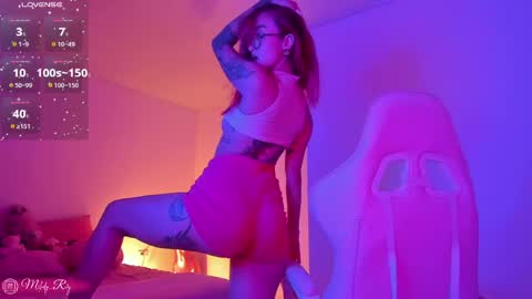 Snapshot of melodie_roy chatting on May 2026 03:45:02 AM Melodie Roy 999 online show from May 2026 03:45:02 AM