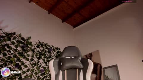 melody_cute10 online show from February 2025 04:51:01 PM