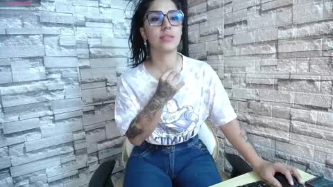 Snapshot of melody_hils chatting on January 2025 01:08:02 PM MELODY HILS online show from January 2025 01:08:02 PM