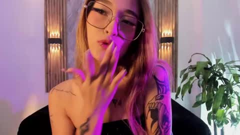 Snapshot of melodylanee chatting on June 2026 11:04:02 AM melodylanee online show from June 2026 11:04:02 AM