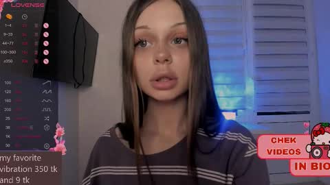 Snapshot of melonipinkbb chatting on September 2025 01:27:01 AM MELONI online show from September 2025 01:27:01 AM