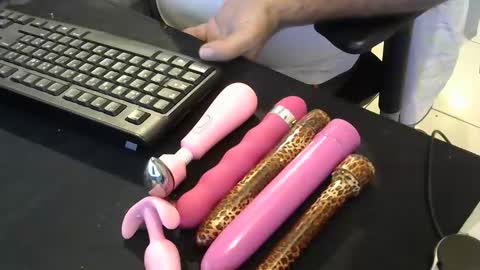 Snapshot of mentosgum chatting on September 2025 07:41:02 PM mentosgum online show from September 2025 07:41:02 PM