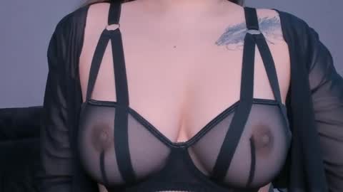 Snapshot of meow_rinnie chatting on April 2026 10:21:02 AM My links --- online show from April 2026 10:21:02 AM