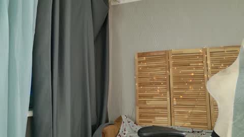 Mia online show from March 2026 04:14:02 AM