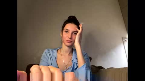 Snapshot of meralynn chatting on April 2026 08:35:02 PM LEVA online show from April 2026 08:35:02 PM