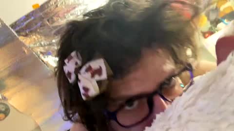 gurlnips online show from December 2024 03:59:01 PM