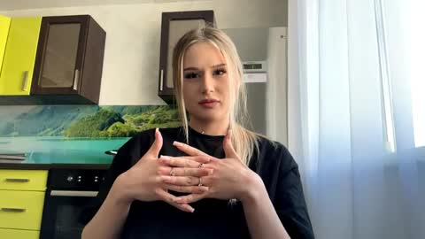 Snapshot of merrileesmoldt chatting on May 2026 12:02:01 PM Stefani online show from May 2026 12:02:01 PM