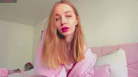 Snapshot of merryl_clark chatting on June 2026 02:08:01 PM Sara online show from June 2026 02:08:01 PM