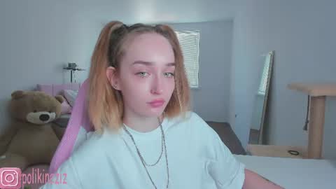 Snapshot of merryl_clark chatting on June 2026 12:39:01 PM Sara online show from June 2026 12:39:01 PM