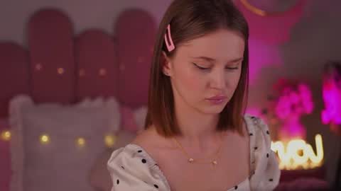 Snapshot of merylew chatting on July 2026 05:12:01 AM Anna online show from July 2026 05:12:01 AM