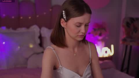 Snapshot of merylew chatting on July 2026 05:22:01 AM Anna online show from July 2026 05:22:01 AM