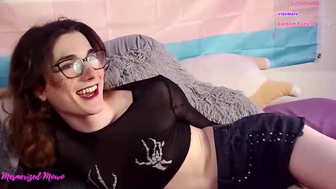 mesmerized_mowo online show from September 2025 10:31:02 PM