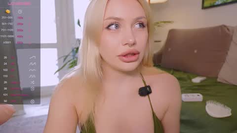 Stella online show from September 2025 01:23:02 PM