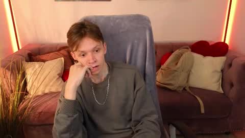 Snapshot of meverik_oushen chatting on June 2026 08:15:01 PM MEVERIK OUSHEN online show from June 2026 08:15:01 PM