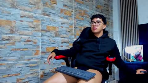 mexwilliams online show from October 2025 12:52:02 PM