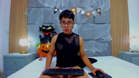 mexwilliams online show from November 2025 12:29:02 PM