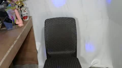 Mia online show from September 2025 03:05:01 PM