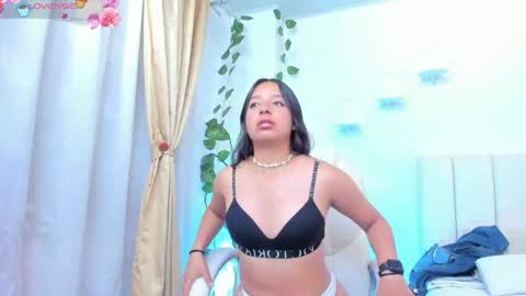 Snapshot of mia18___ chatting on May 2026 09:21:01 PM Mia online show from May 2026 09:21:01 PM