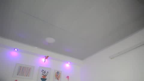 Snapshot of mia18_queen chatting on December 2024 10:06:02 AM mia18_queen online show from December 2024 10:06:02 AM