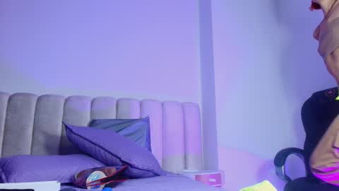 Emi online show from November 2025 07:24:02 PM