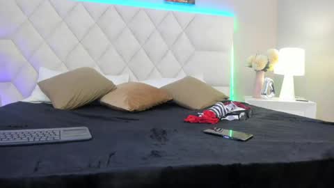 mia__bailey_ online show from April 2026 03:07:02 AM
