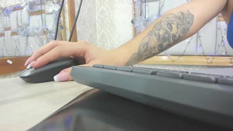 Snapshot of mia__megan chatting on December 2024 11:54:01 AM mia__megan online show from December 2024 11:54:01 AM